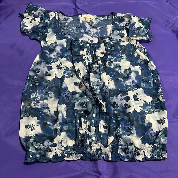 Beautiful Flutter Sleeve & Ruffle LOFT Blouse - Picture 1 of 1